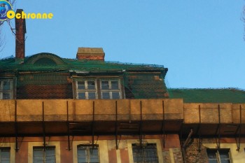 Siatki Choszczno - Zabezpieczenie starej spadającej dachówki z dachu dla terenów Choszczna